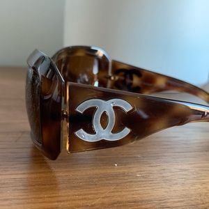Chanel oversized frames in tortoiseshell